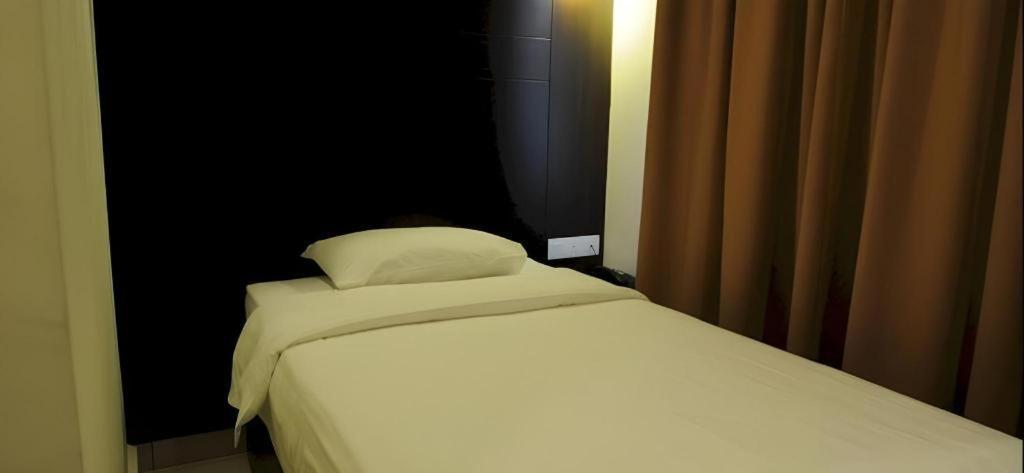 Cathay Hotel Kota Kinabalu Ngoại thất bức ảnh